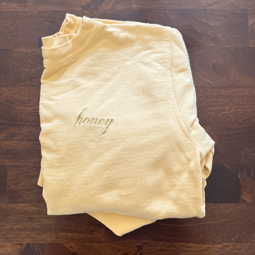 oversized brandy melville honey 🍯 onesized sweatshirt